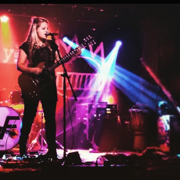 DoctorMum’s Live Show Deals on Lux & Designer Bags & Clothes, Jewelry, Skincare - Picture 2 of 16